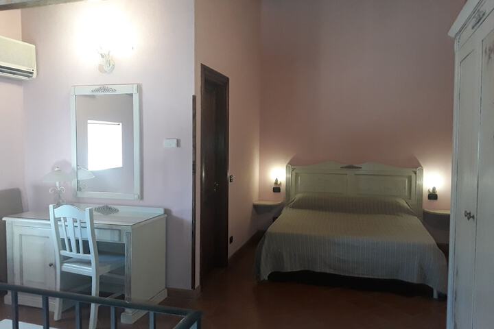 Room 10 of 106
