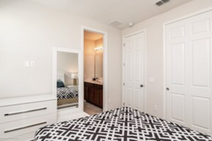 Room 115 of 117