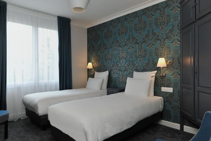 Room 16 of 112