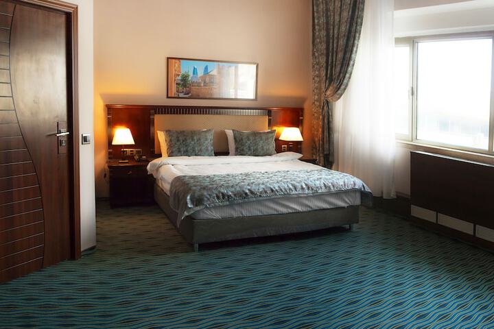 Room 2 of 33