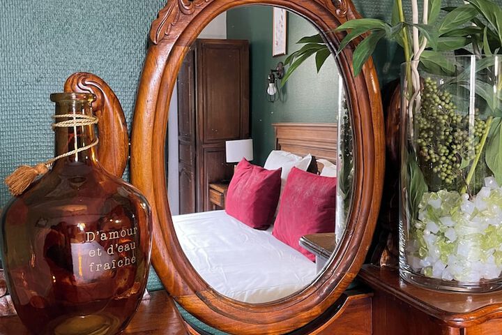 Room 27 of 40