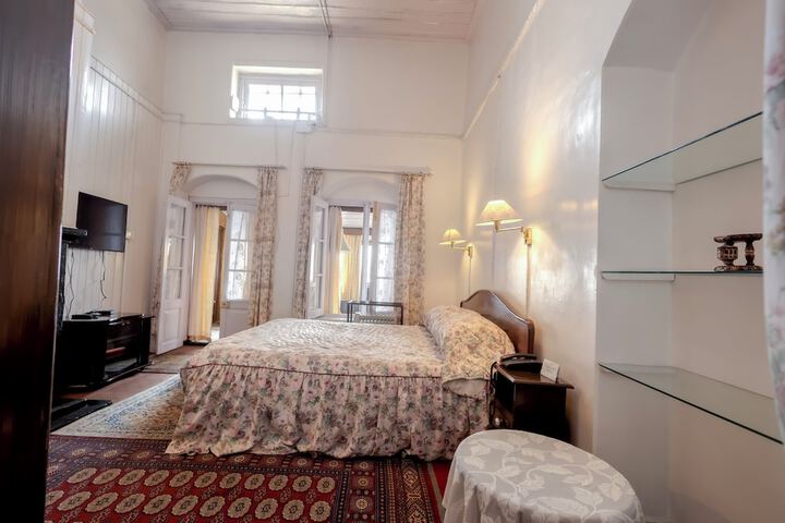 Room 33 of 52