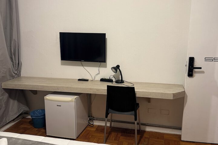 Room 17 of 27