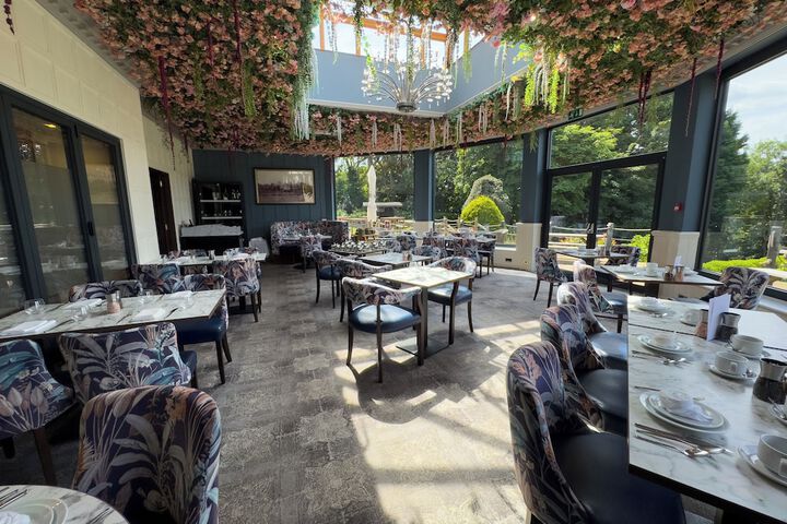 Dining 57 of 102