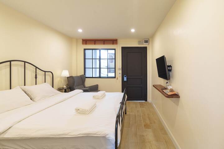 Room 4 of 25