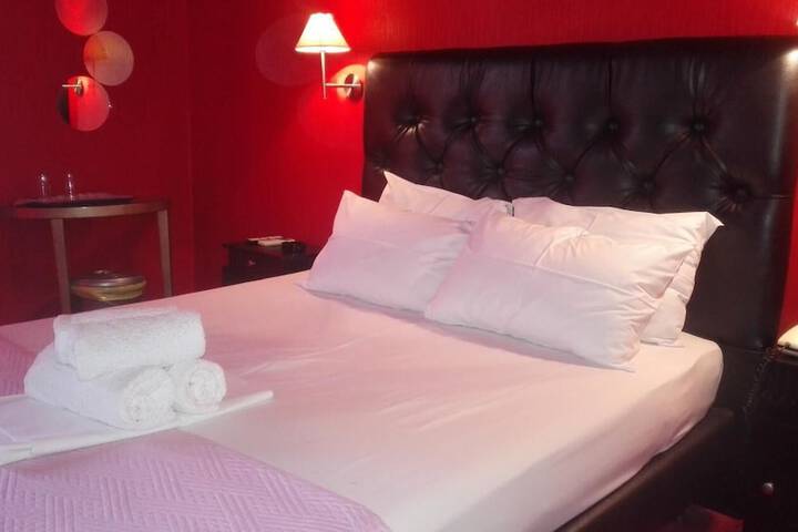 Room 11 of 30