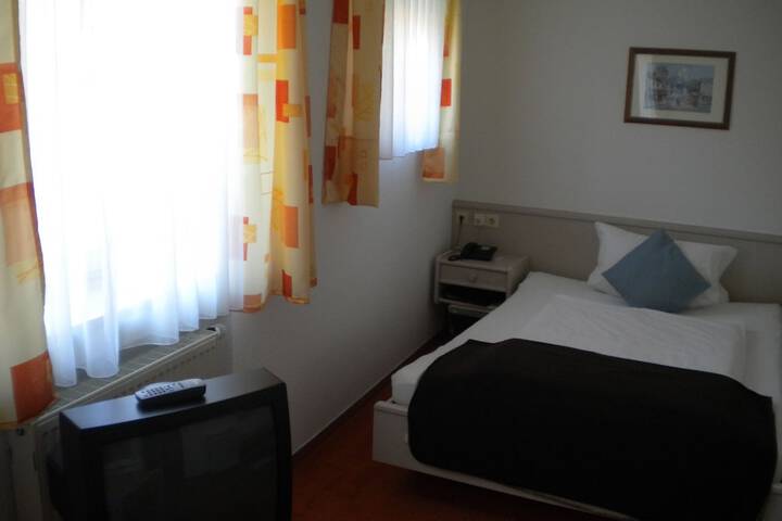 Room 4 of 39
