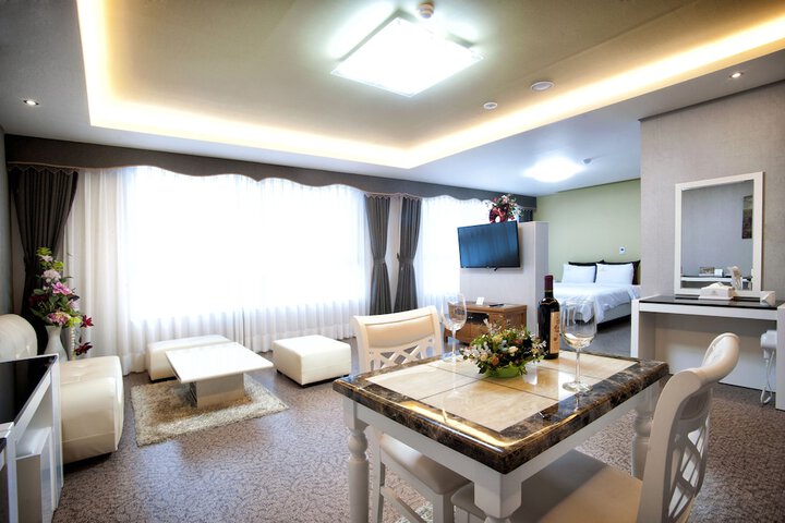 Room 7 of 38