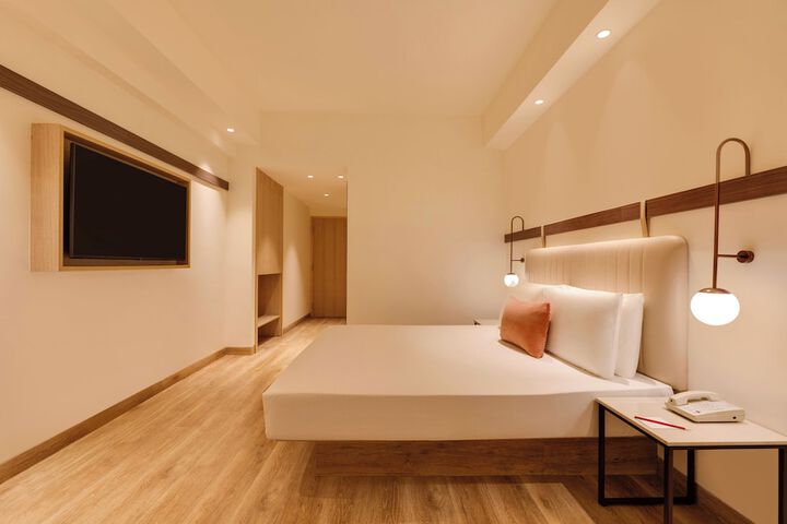 Room 3 of 34