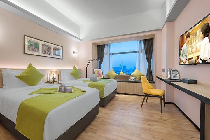 Room 3 of 26