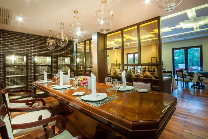 Dining 55 of 101