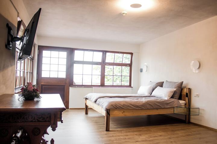 Room 6 of 16
