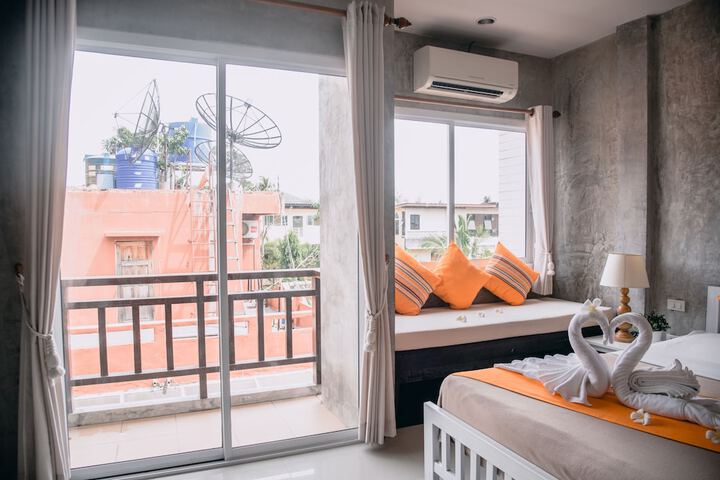Room 4 of 33