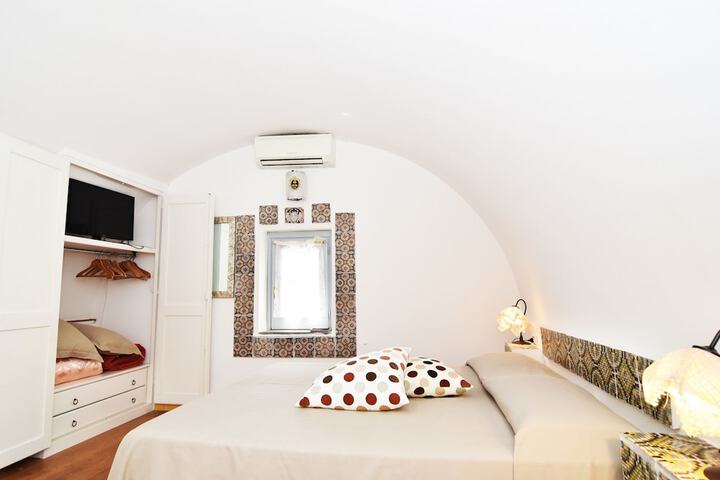 Room 13 of 82