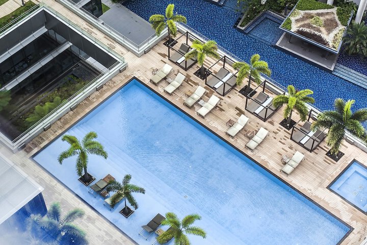 Hotel with Pool