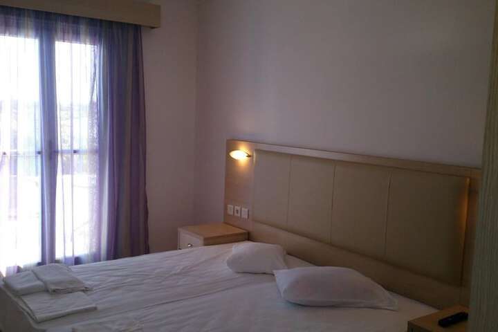 Room 4 of 12