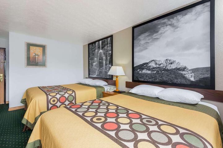 1 King Bed (4 of 11)
