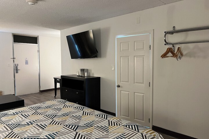 Room 9 of 15