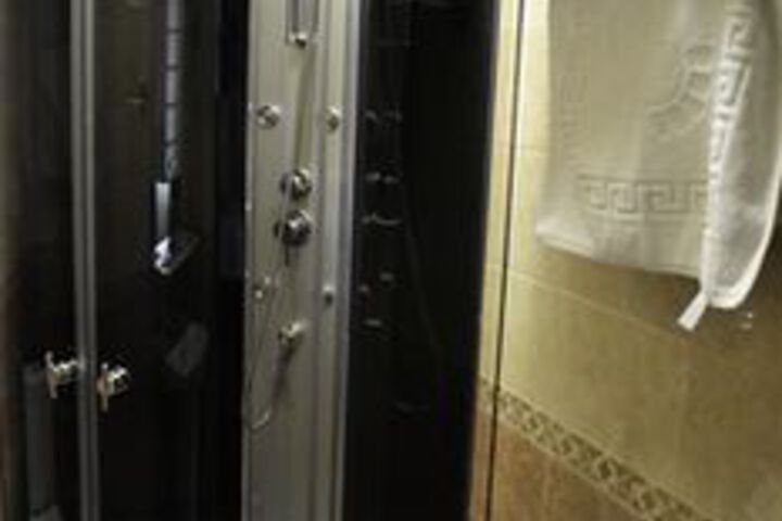 Room 10 of 24