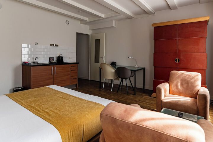 Room 8 of 34