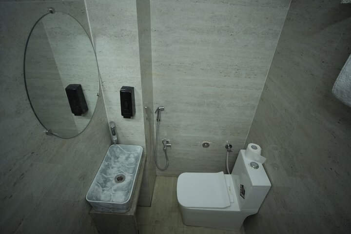 Room 10 of 12