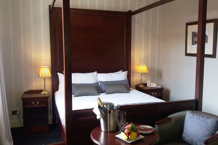 Room 37 of 144