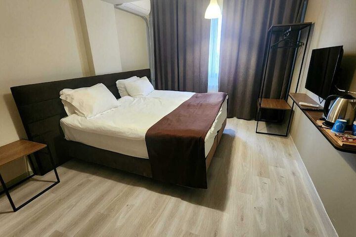 Room 17 of 33