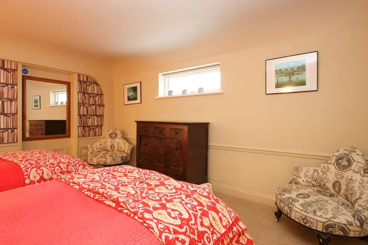 Room 4 of 14