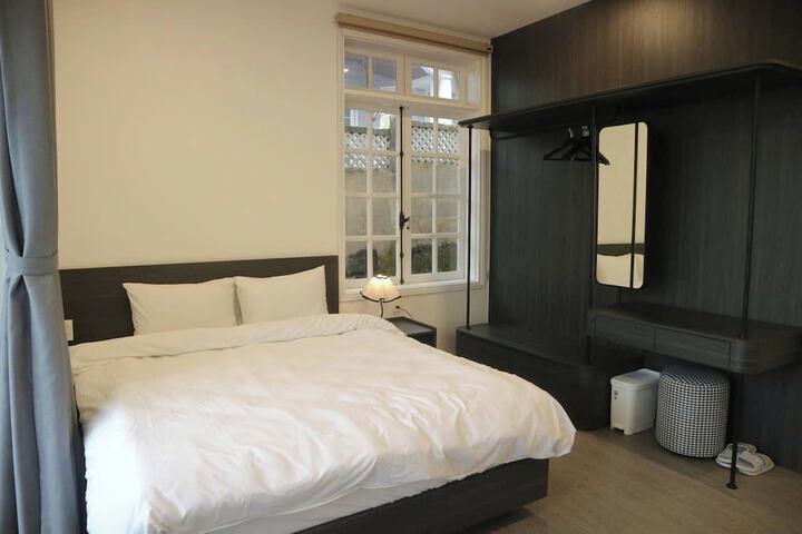 Room 3 of 43
