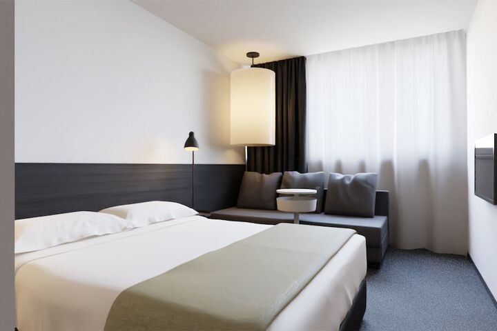 Room 4 of 14