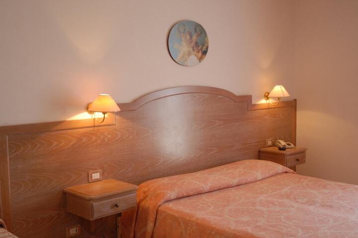 Room 16 of 33