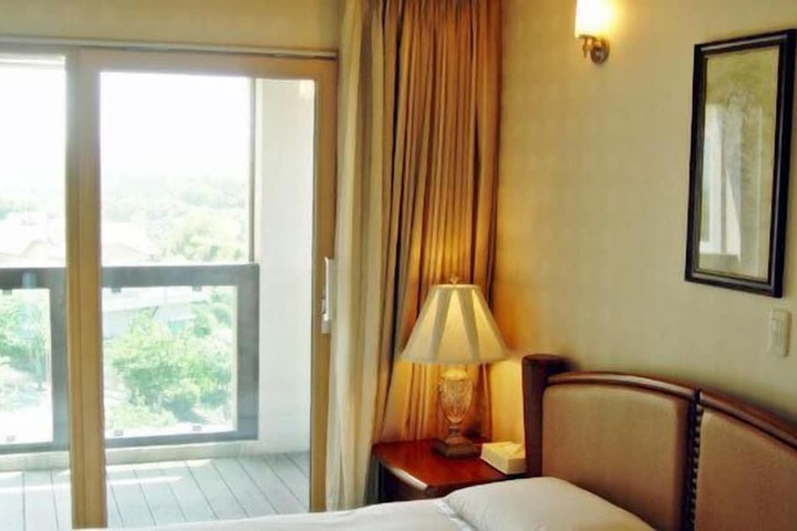 Room 9 of 49
