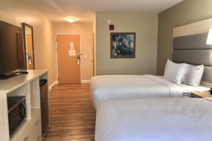 Quadruple 2 Queen Beds Accessible (7 of 11)