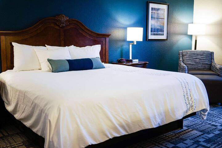 1 King Bed Sofa Bed Microwave and Refrigerator WiFi Full Breakfast (33 of 33)