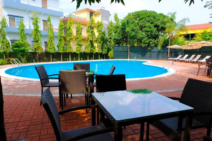 Pools & Facilities