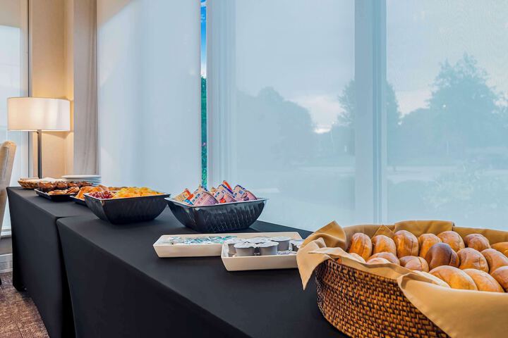 Breakfast/Coffee Service 27 of 45