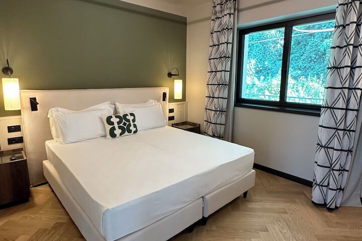 Room 7 of 24