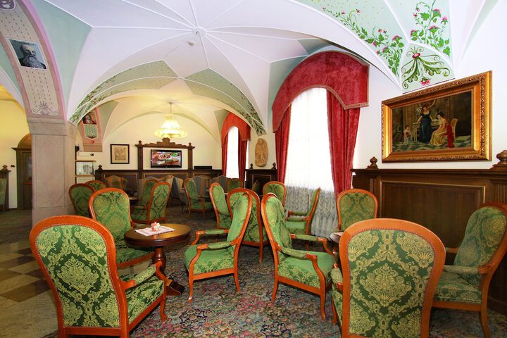 Entrance & Lobby