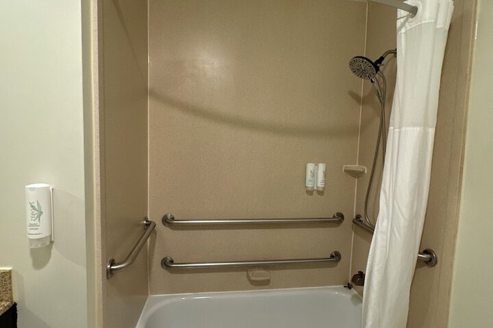 2 Queen Beds (2 of 11)