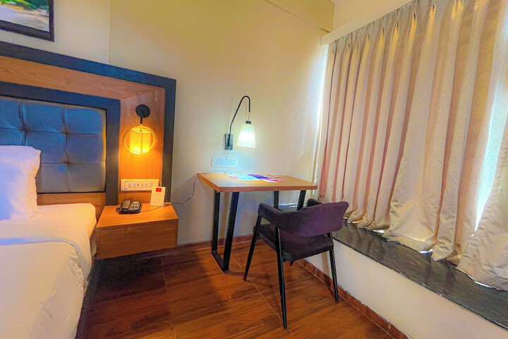 Room 30 of 93