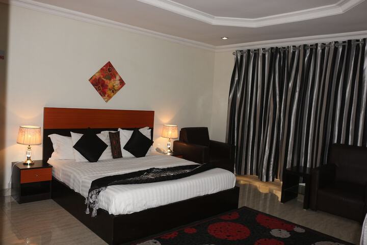 Room 13 of 93
