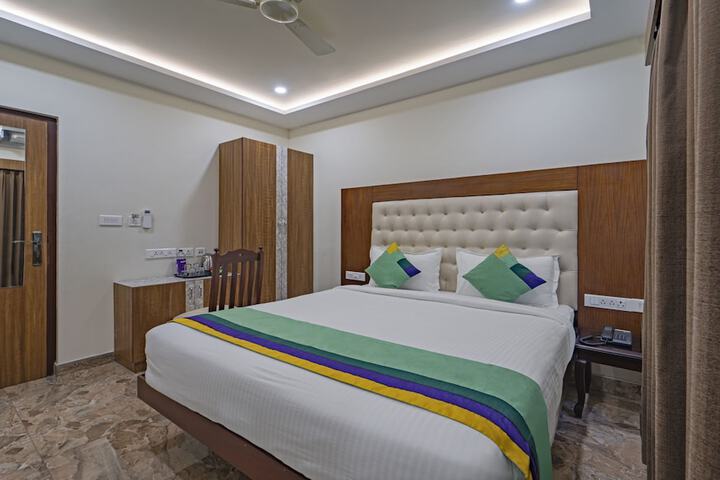 Room 15 of 28