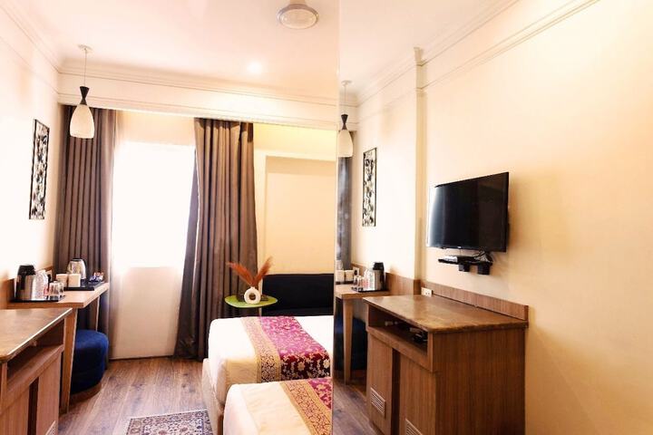 Room 43 of 100