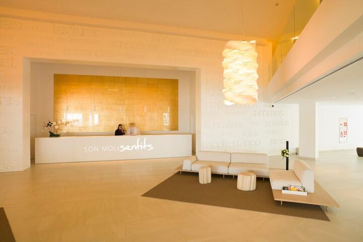 Entrance & Lobby