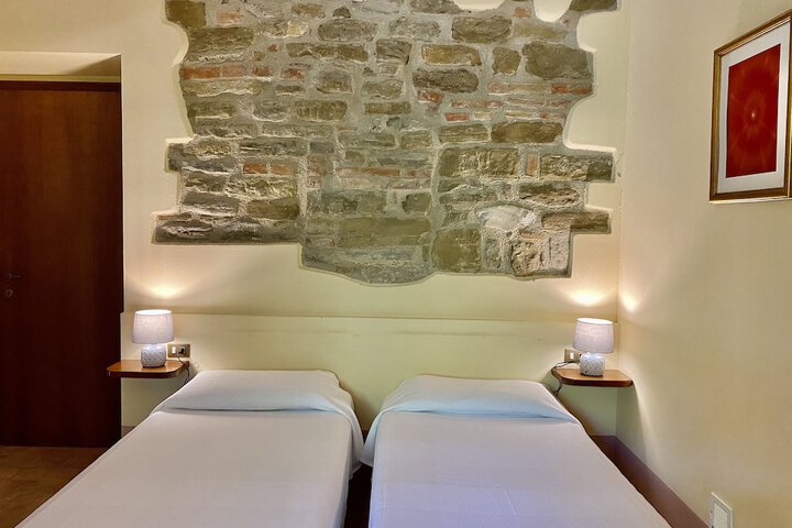 Room 10 of 33