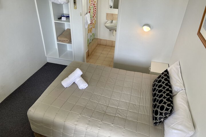 Room 4 of 44