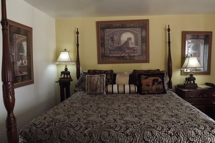 1 King Bed Hill View Ground Floor (19 of 42)