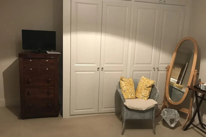 Room 3 of 18