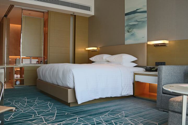 Room 14 of 90