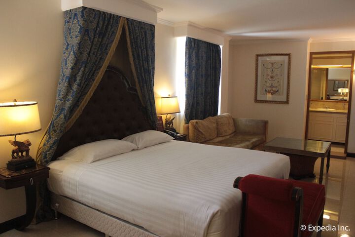 Room 17 of 77